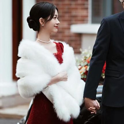 婚纱披肩冬季2024新款白色新娘结婚礼伴娘敬酒服旗袍外搭皮草斗篷