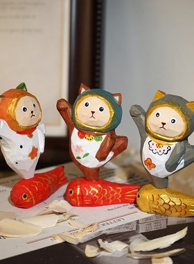 【脚踏锦鲤好运向前】手工木雕小摆件卡通可爱工位趣味摆放装饰品