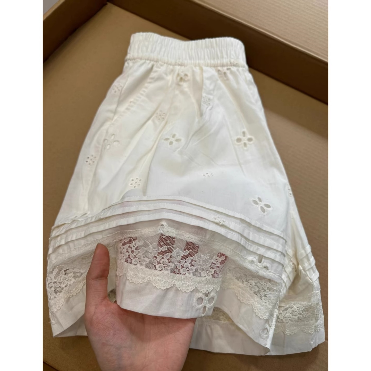 蕾丝花边拼接显瘦A字裤子秋季新款休闲短裤女韩系阔腿五分热裤