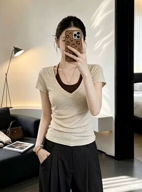 气质假两件撞色拼接t恤女夏季新款独特漂亮法式设计感小众V领上衣