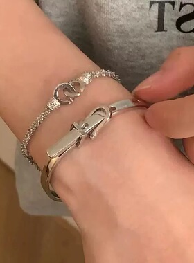 韩版甜酷款马蹄扣皮带扣手镯女轻奢风时尚小众复古百搭高级感手环