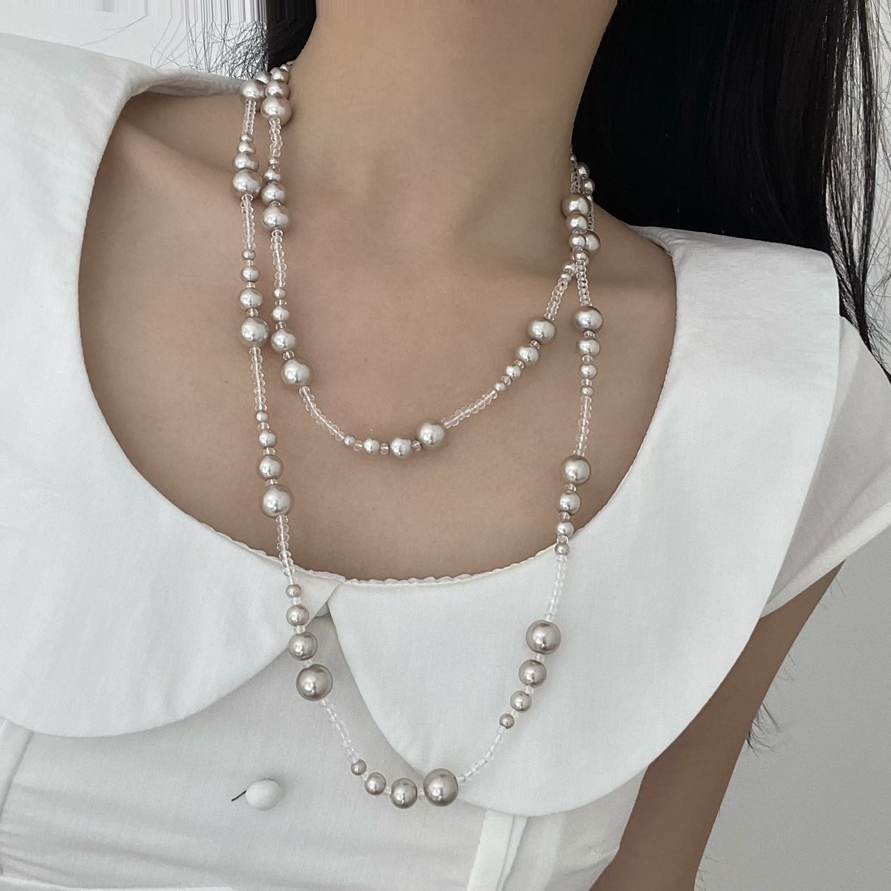 法式长款灰色珍珠米串珠叠戴项链女港风复古轻奢百搭锁骨链毛衣链