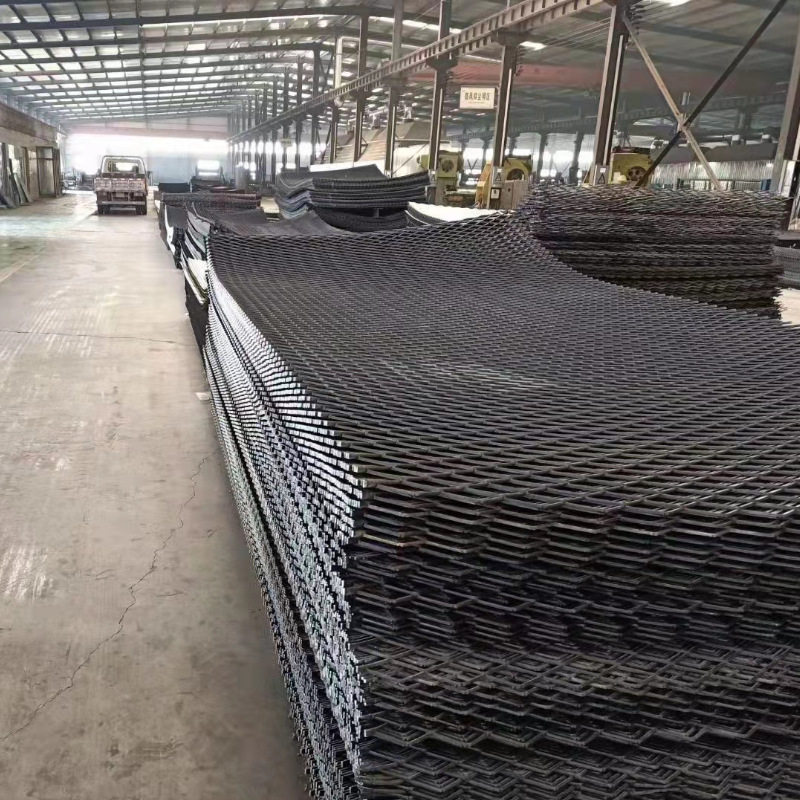 现货速发钢板网菱形不锈s钢网片冲孔网镀锌护栏重型防护平台脚踏
