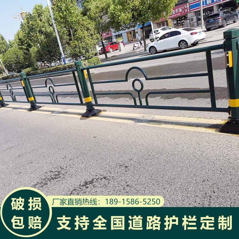 市政道路护栏 马路交通防护v栏定制锌钢花式栏杆 人行道机非隔离