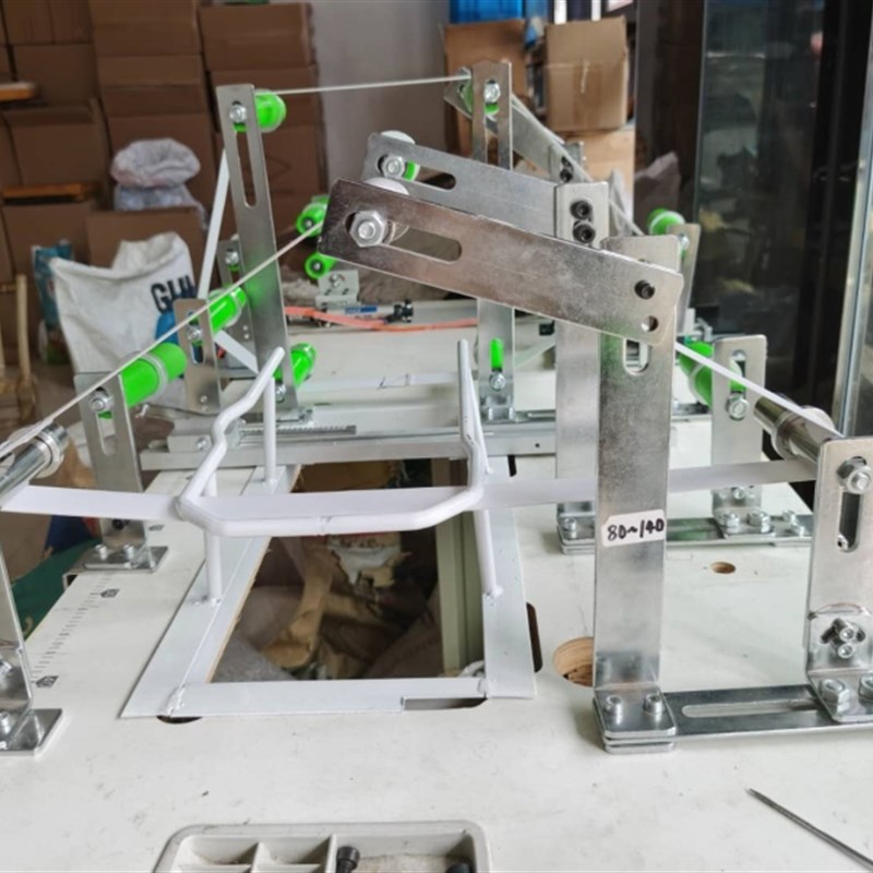 平车拉腰橡筋撑开架双针车裤腰松紧带氨纶架拷边锁边机上领口装置