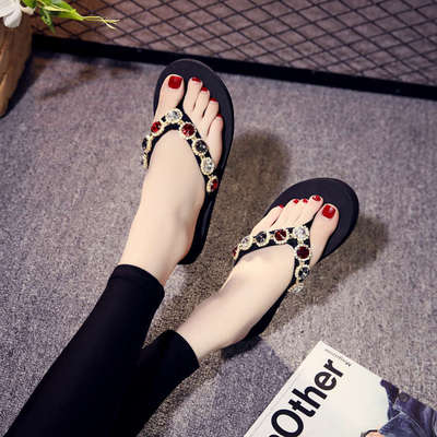 2024新款带钻坡跟人字拖网红凉拖鞋女夏外穿时尚中跟厚底沙滩鞋