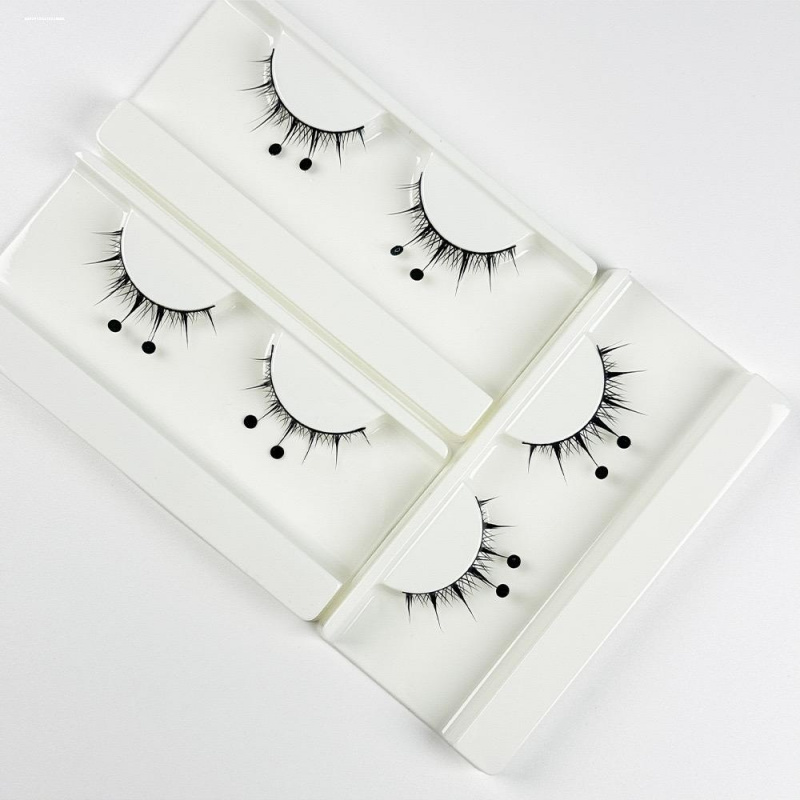 cos小恶魔漫画上假睫毛仙子毛女