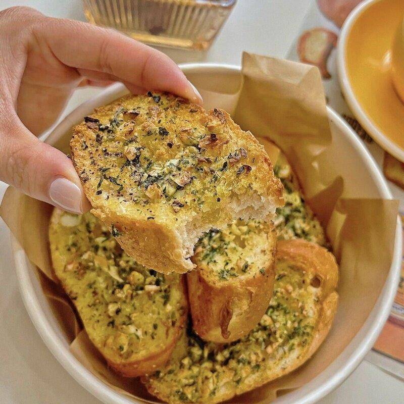 香酥油炸面包零食蒜香烧烤面包干片非油炸黄油烘烤法棍切片酥脆早