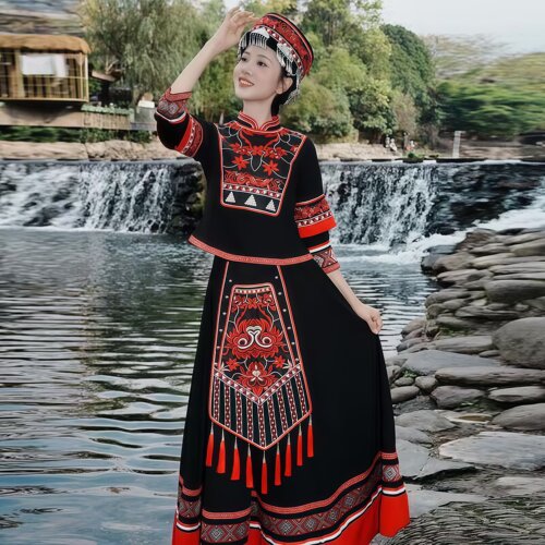 广西壮族三月三女少数民族演出服