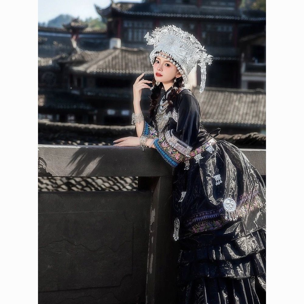 新款苗疆少女演出旅拍服饰秋冬款