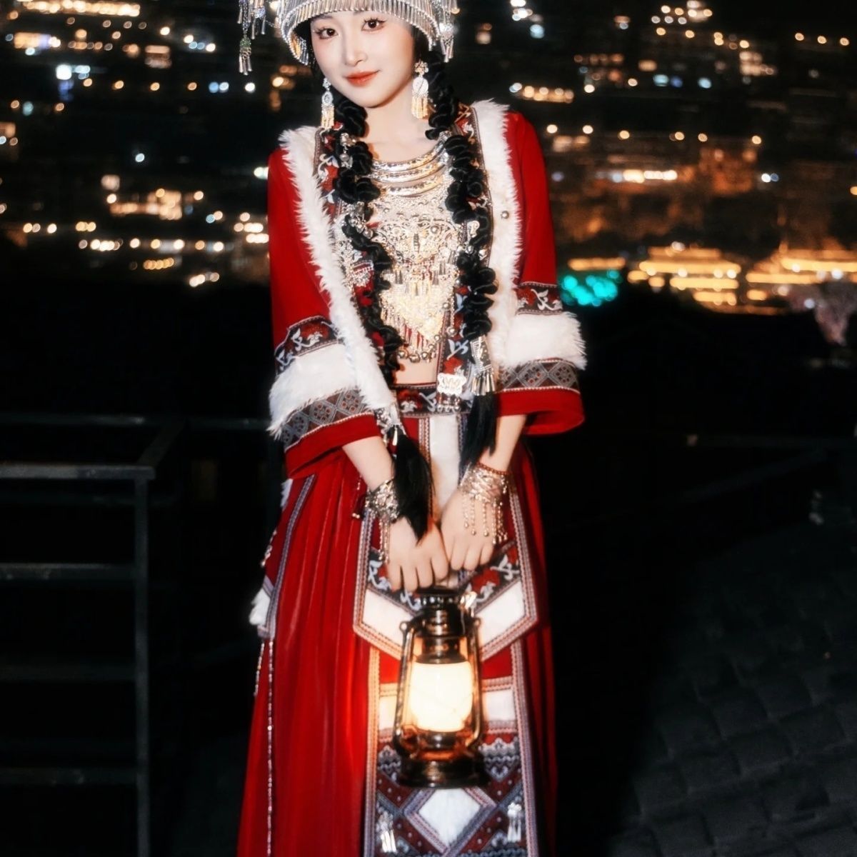 新款苗族红色秋冬款少数民族服饰