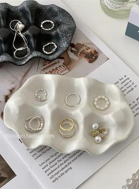北欧陶瓷分格收纳托盘摆件桌面玄关钥匙整理置物盘首饰戒指展示盘