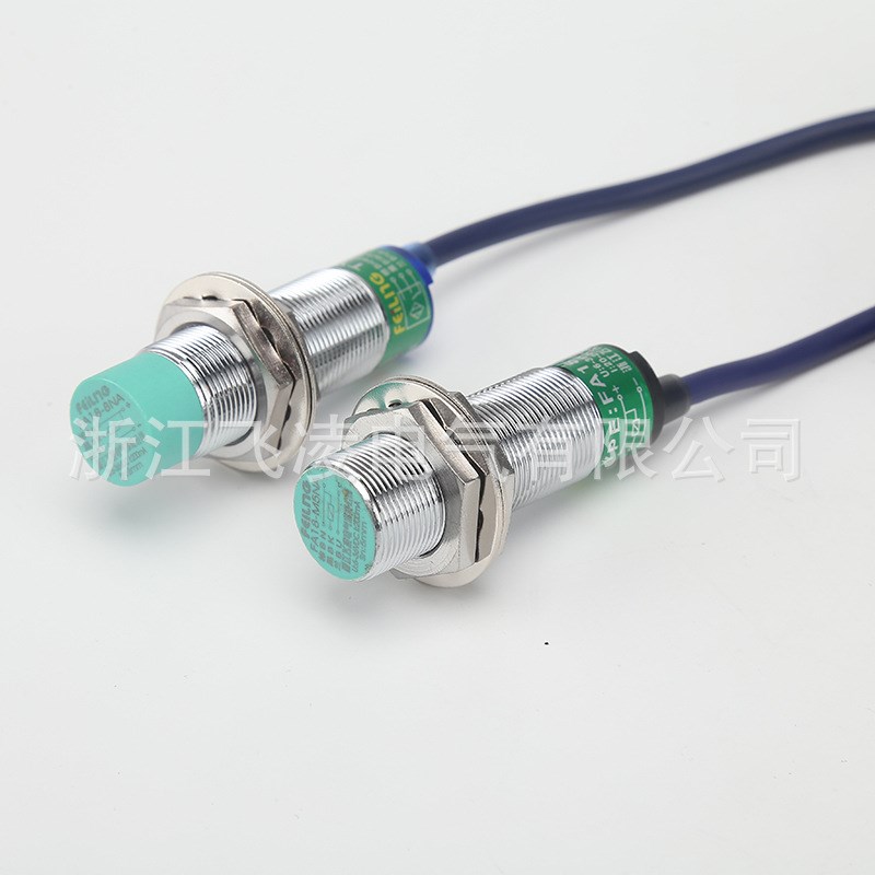浙江飞凌   模拟式 接近开关 XA18-M5PC XGB-05P2