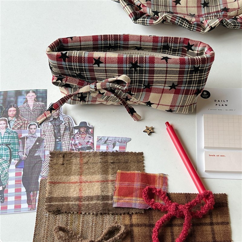 SodaFantasy 复古格纹植绒星星笔袋魔法学院系列软绵绵枕头笔袋