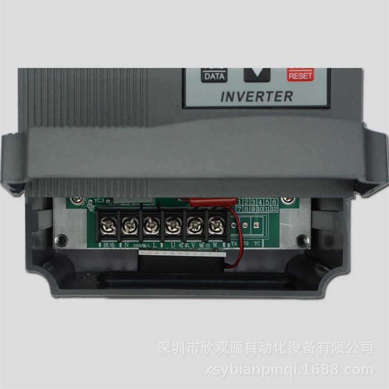 变频器2.2KW 220V输入220V三相电机调速器单相变频器