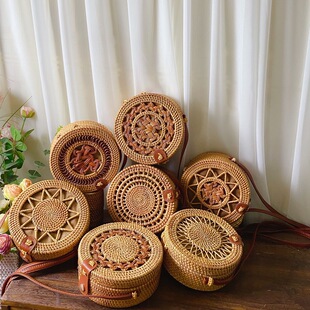 越南藤编包袋圆形编织单肩斜挎收纳包女士草编包旅游海边沙滩包