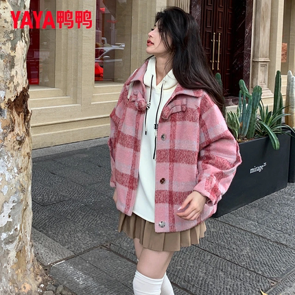 鸭鸭羽绒服女款短款翻领上衣时尚牛角扣宽松休闲小个子格子呢外套
