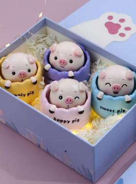 摇头小猪摆件办公桌面装饰解压情侣一对女朋友毕业礼物生日送老师