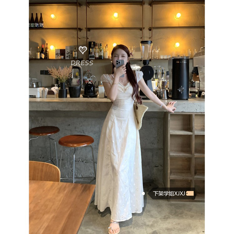 温柔绣花连衣裙女夏季2025新款拼接蕾丝内搭收腰吊带裙两件套裙子