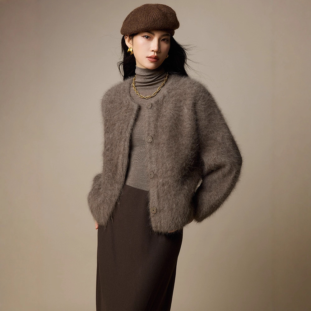 轻奢贵妇猛犸绒圆领毛衣外套2025秋冬新款女装小个子羊毛针织开衫