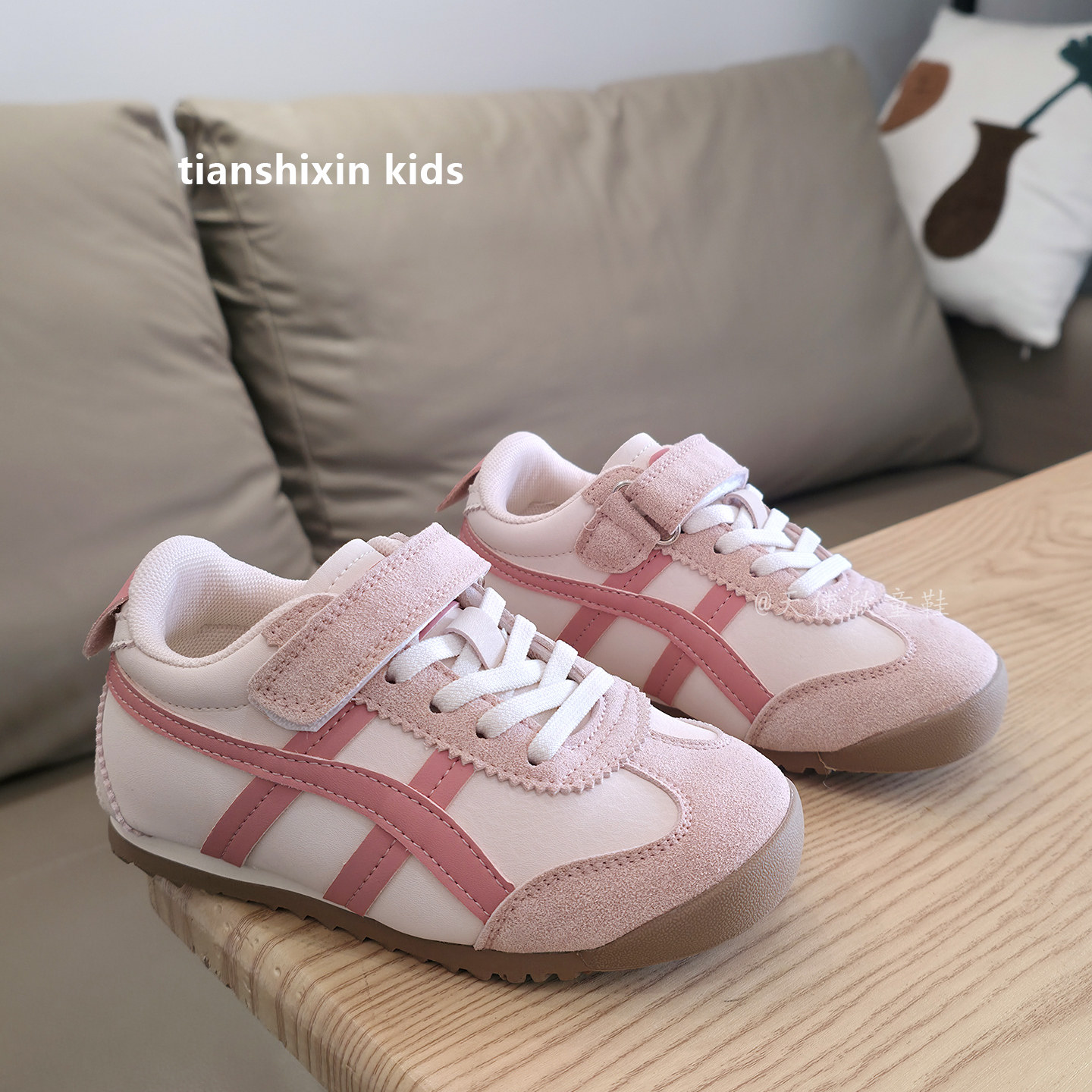 粉色女童阿甘鞋真皮2026春季新款儿童运动鞋宝宝女童透气板鞋小童