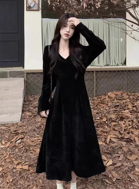 白色v领内搭打底针织毛衣连衣裙子女早秋装2025新款法式气质长裙