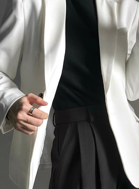 春秋季高级感白色正肩休闲西服松弛感中性风痞帅极简男女西装外套