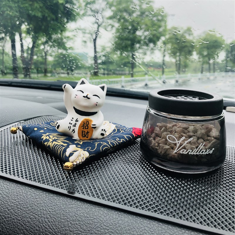 招财猫汽车摆件网红创意个性高档中控台内饰品香水薰石男女士可爱