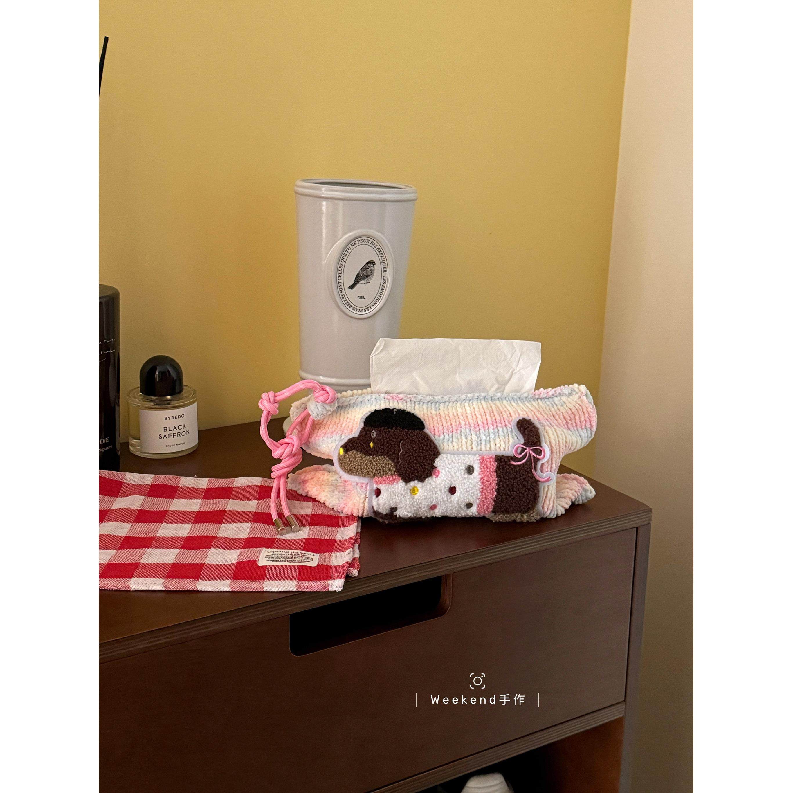 糖果色腊肠小狗车载挂式纸巾袋卧室客厅卫生纸盒可爱车内装饰好物