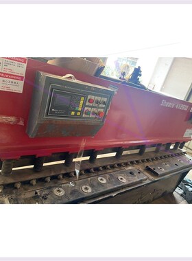 42500数控剪板机,配备MMD11系统,红色机身,机器成
