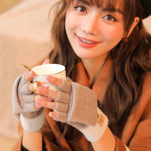 仿羊驼绒保暖半指翻盖手套女内里拉绒双层腕口皮质装饰针织手套