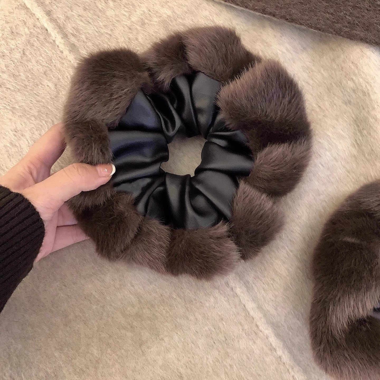 气质轻奢毛绒边大肠发圈马尾发饰