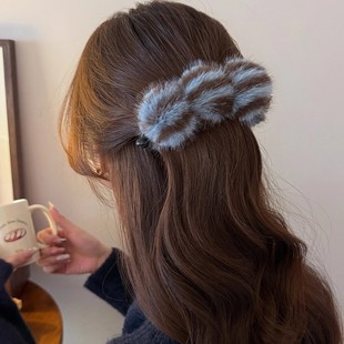 秋冬可爱毛球一字高马尾香蕉夹抓夹女2025新款 高级感扭扭夹发夹子