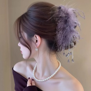 新款 紫色鸵鸟毛流苏抓夹女纯欲高级感秋冬羽毛鲨鱼夹盘发头饰发饰
