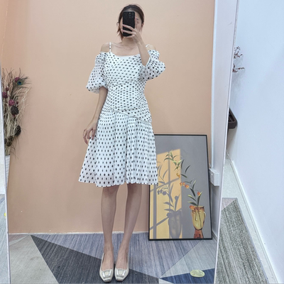 高级感轻熟风一字肩波点收腰显瘦泡泡袖A字连衣裙E0719