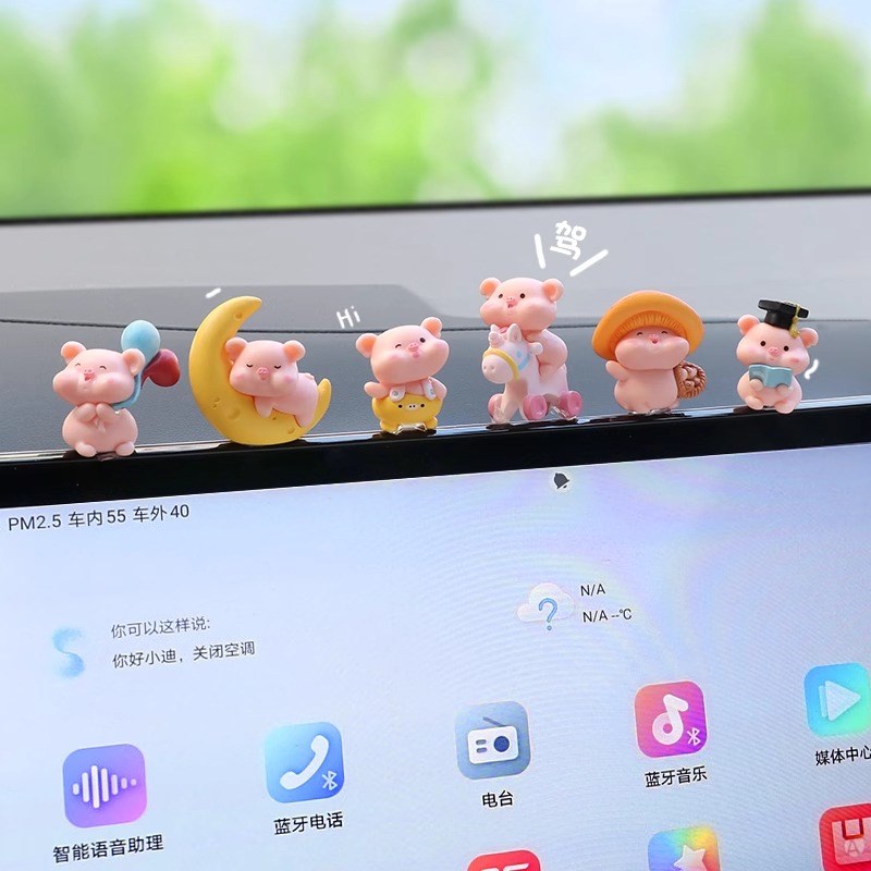 汽车摆件饰品中控台显示屏幕趴趴小猪玩J偶公仔女车载可爱装饰用