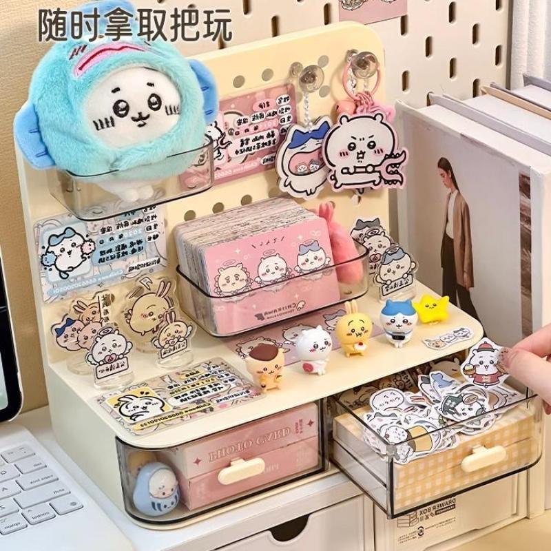桌面吧唧展示架周边小卡洞洞板置物架文具收纳盒chiikawa谷子痛柜