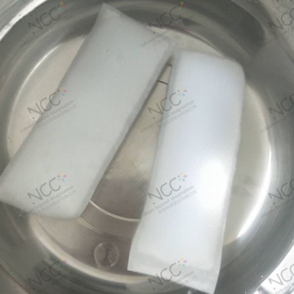 崇誉供应 38度温变退热贴变色粉材料温变洗澡鸭用感温变粉色
