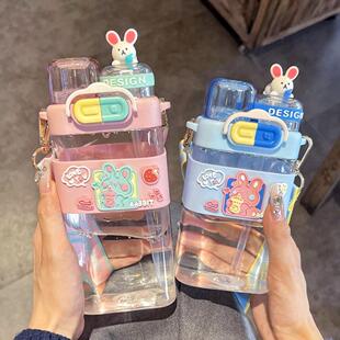 女童水杯2024新款 小學(xué)生兒童上學(xué)專用水壺夏天斜挎雙飲口吸管杯子