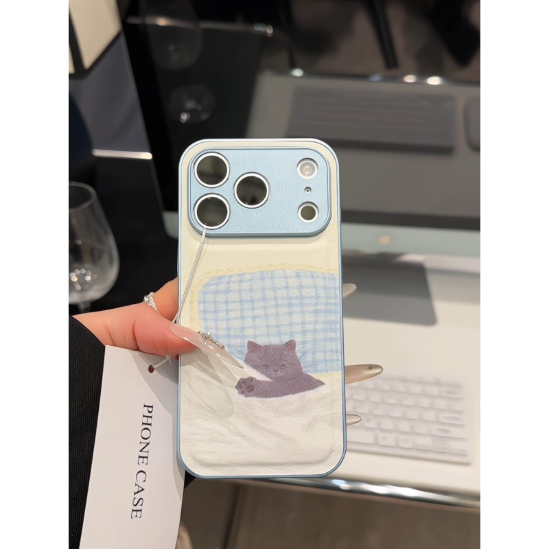 睡觉小猫金属皮纹新款适用苹果17Pro手机壳iPhone16max13小米15华为mate80pura70k60note14荣耀400x300findx9