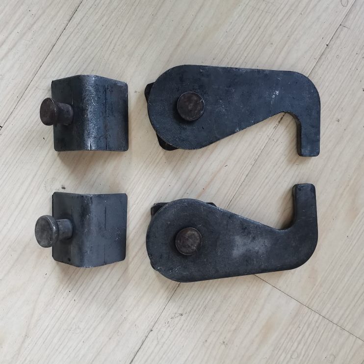 15 V2配件. 五自卸DX3翻斗车V3厘征0 奥驰 2X7T3 2米箱挂钩厚