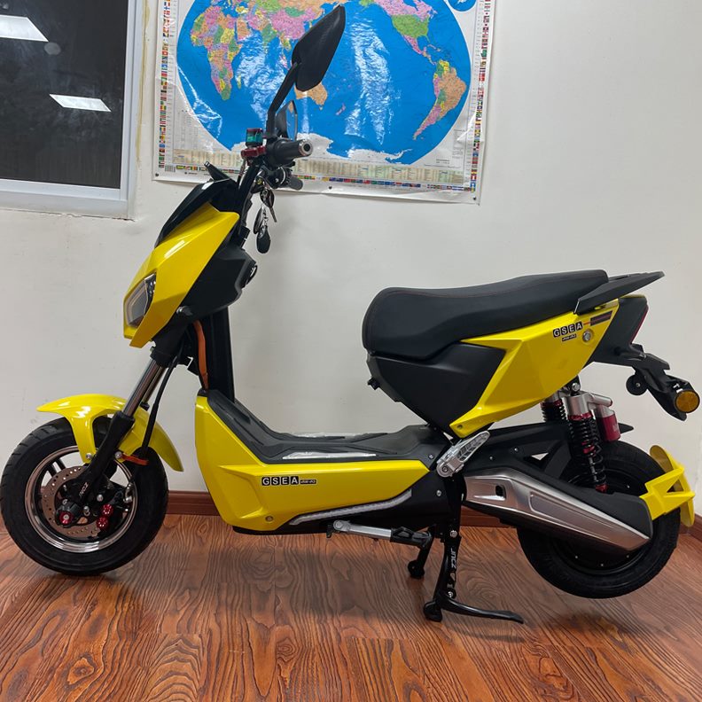 车尾灯8尾灯RS刹车灯灯具8后尾灯电动车配件原厂rs电动车x9后尾灯