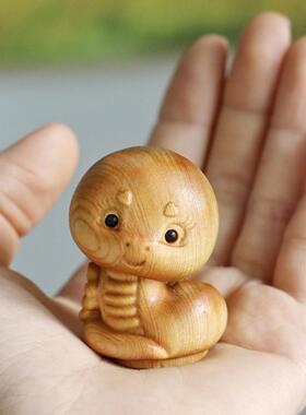 崖柏木雕十二生肖美女蛇手把件实木雕刻工艺卡通生日礼物装饰摆件