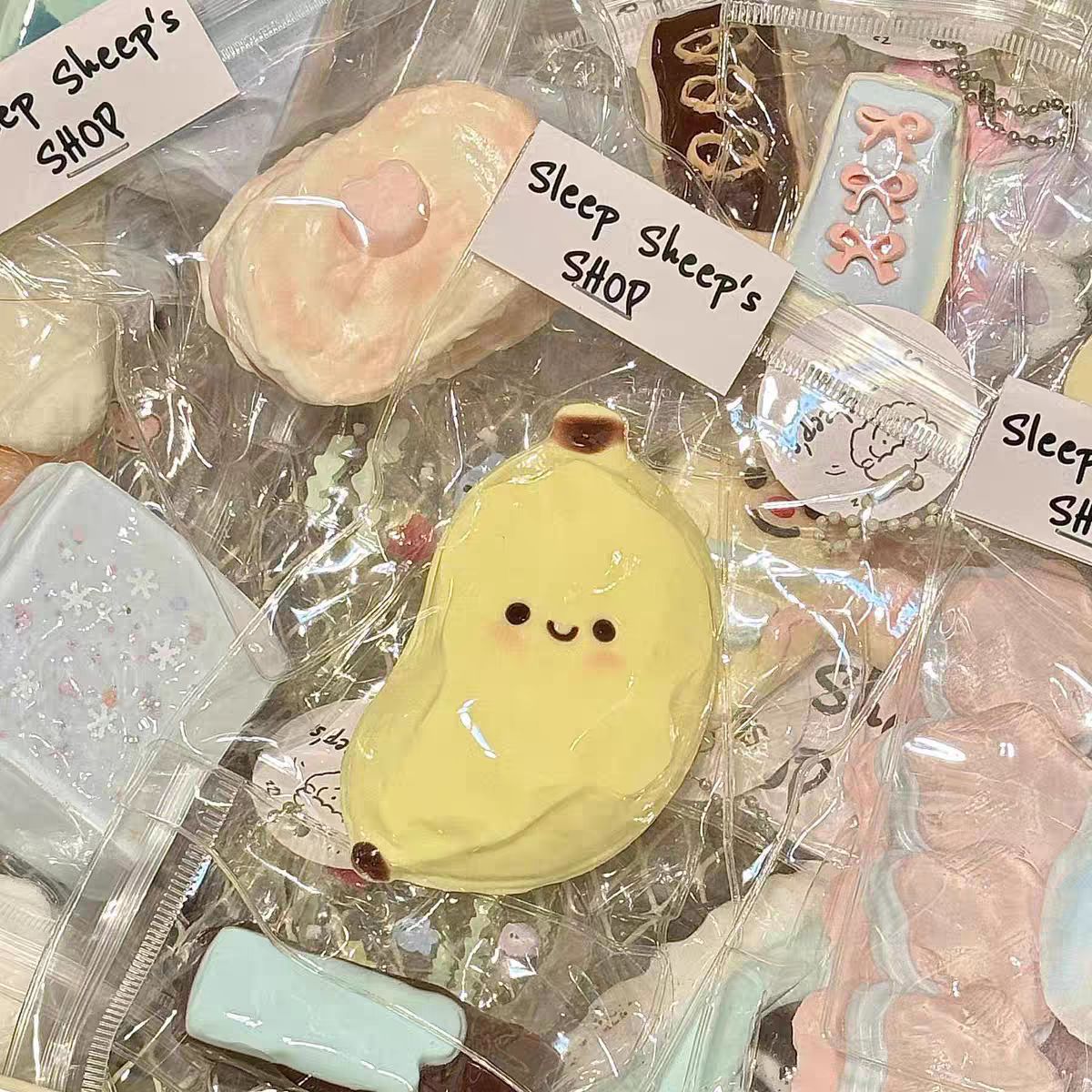 新款烂泥感仿真食玩小胖蕉捏捏