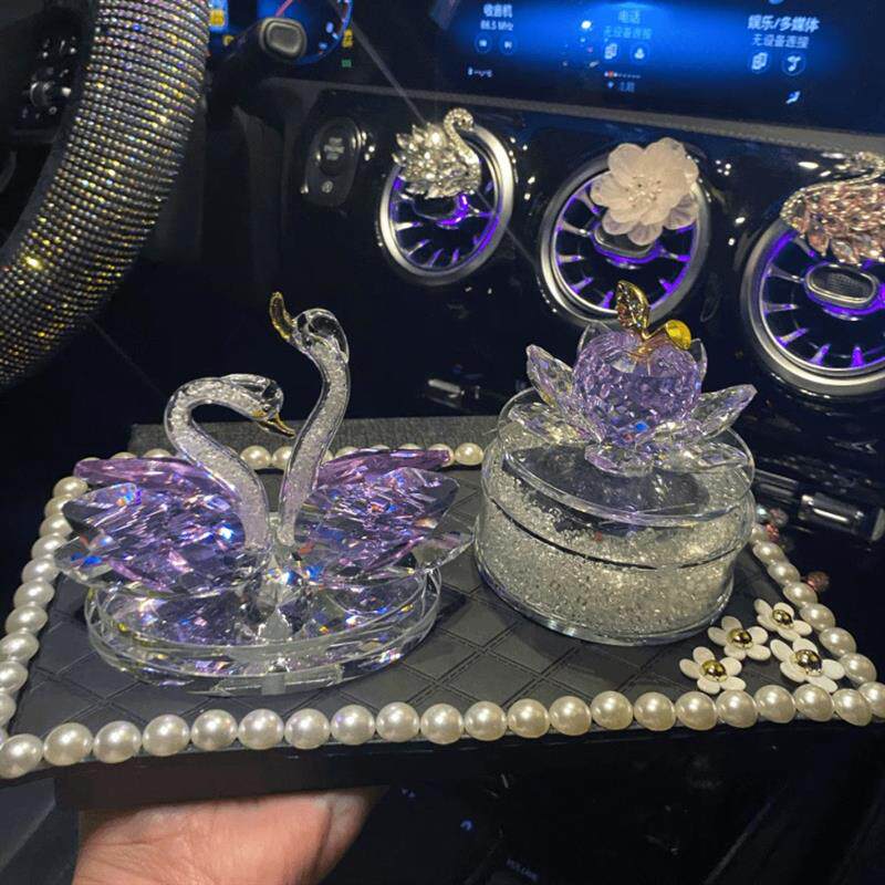 新款太阳能旋转水晶苹果香薰摆件车载香水女生汽车香气车内装饰品