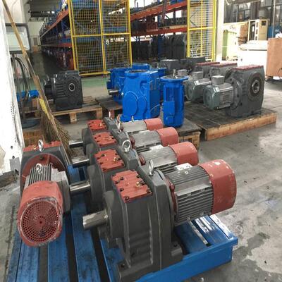 传邦上海齿轮减速机R147-Y11-83.47斜齿轮硬齿面减速器 效率高