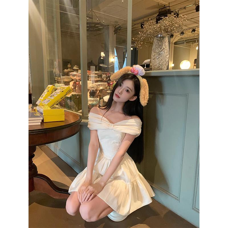 一字肩连衣裙女高级感白色抹胸生日裙子法式甜美蝴蝶结公主蓬蓬裙