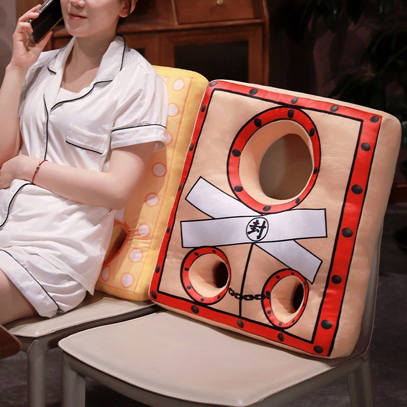 搞怪客厅仿枷锁睡觉抱枕趣味整蛊表演道具办公沙发久坐可拆洗靠垫