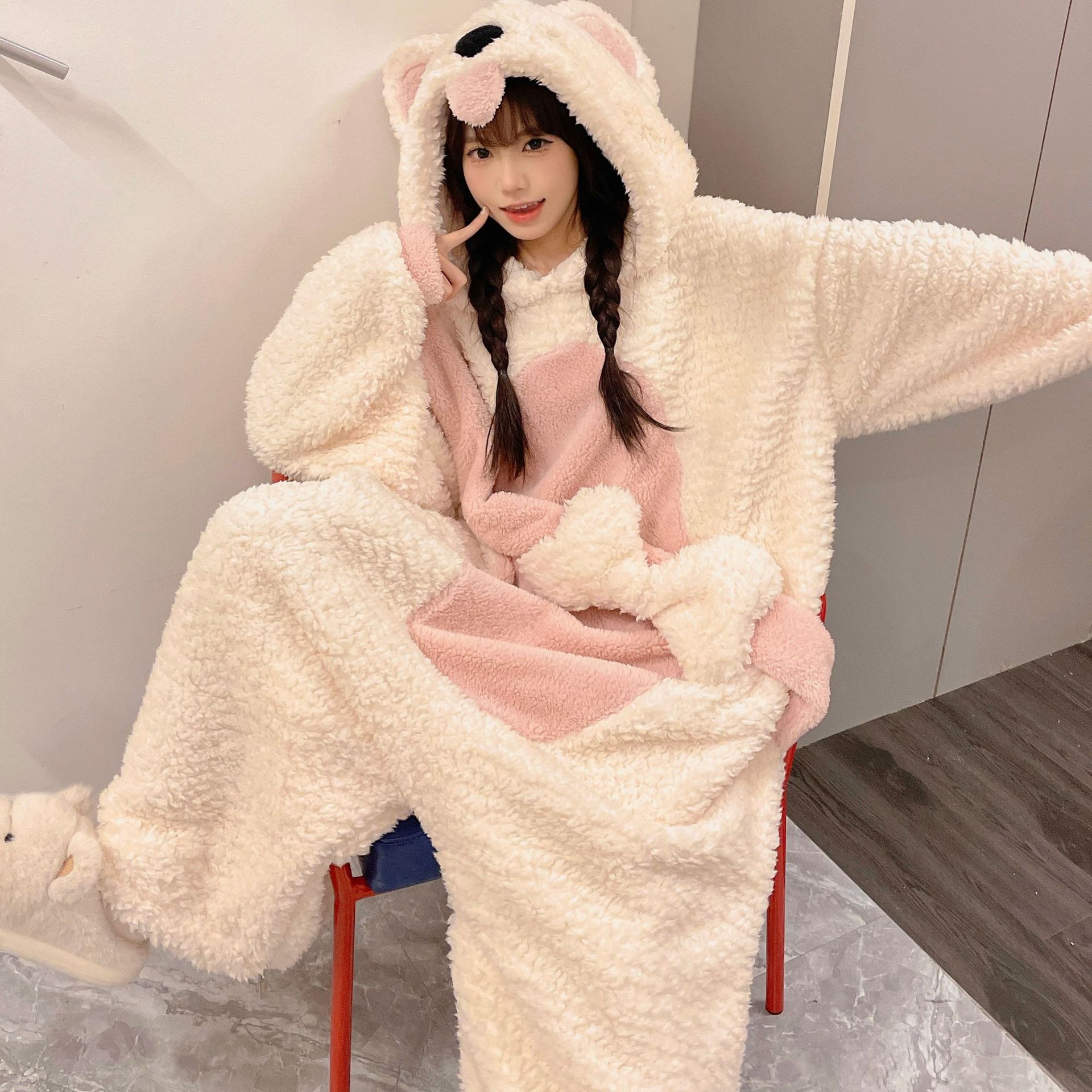 卡通搞怪北极熊珊瑚绒连体睡衣女冬季加绒加厚法兰绒家居服可外穿