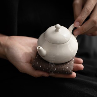 圭隐堂草木灰陶瓷茶壶家用复古功夫茶泡茶壶小号单壶防烫手抓壶